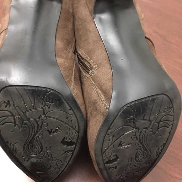 2/$25 Kathy Van Zeeland suede brown heels - Picture 6 of 7